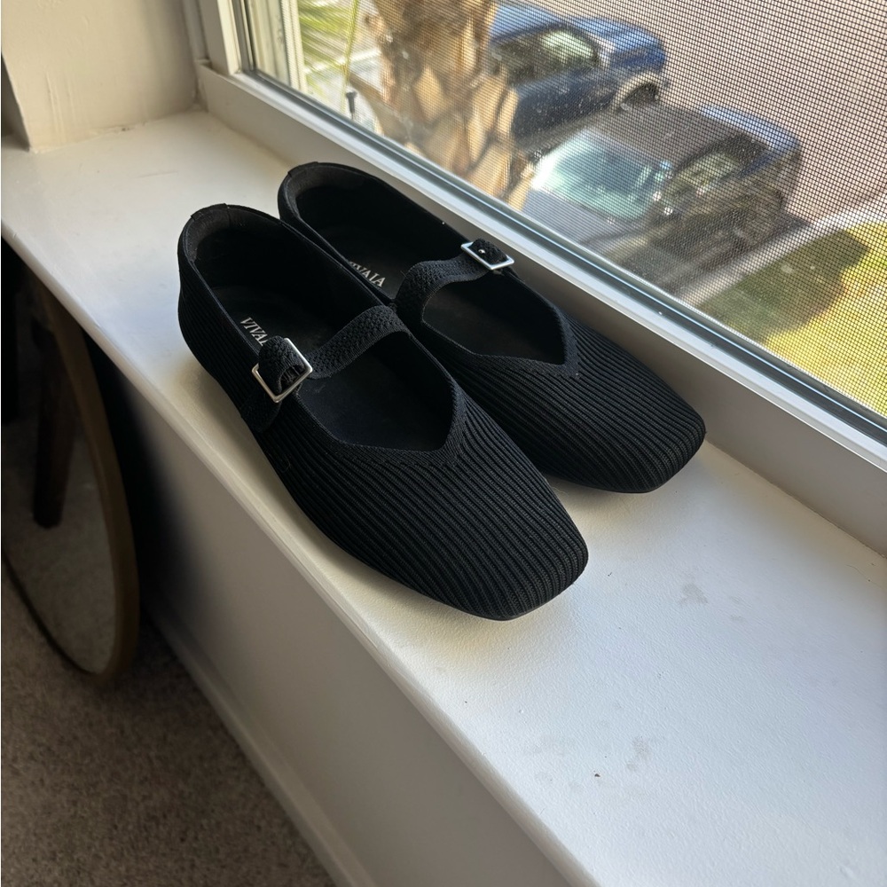 Vivaia Square-Toe Mary-Jane (Margot Mary Jane) Black flats / size 37.5 or 7